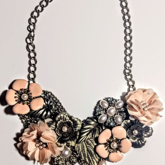 Jewelry - Silver & Goldtone Flowered Statement Necklace